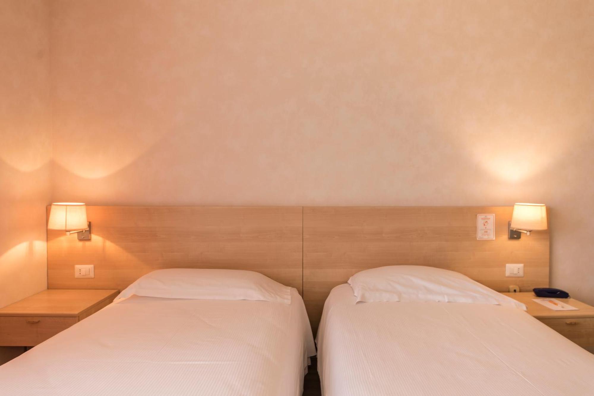 Hotel Donatello Імола Екстер'єр фото