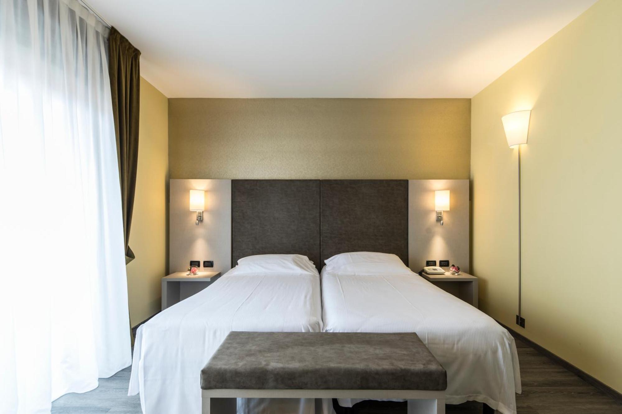 Hotel Donatello Імола Екстер'єр фото