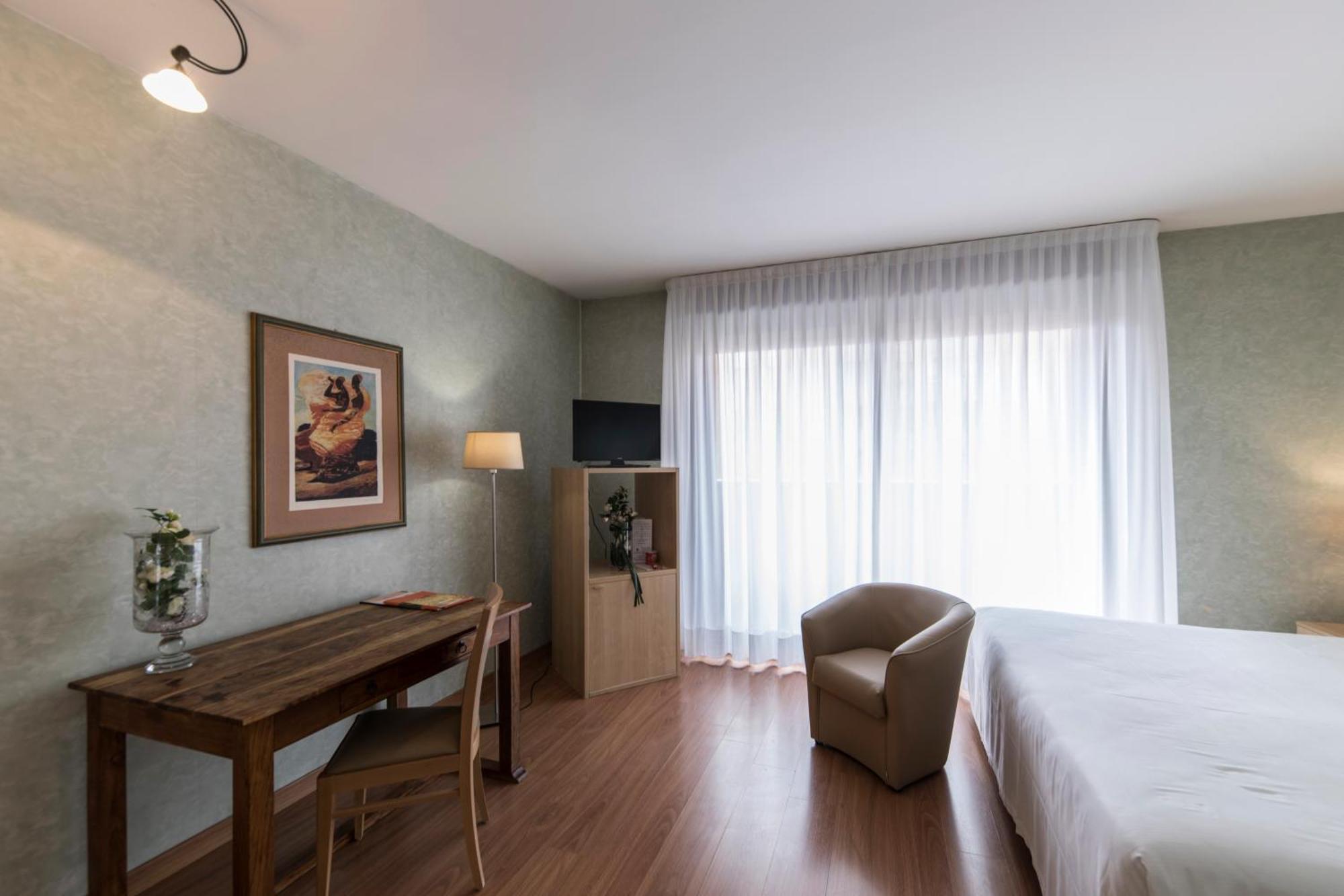 Hotel Donatello Імола Екстер'єр фото