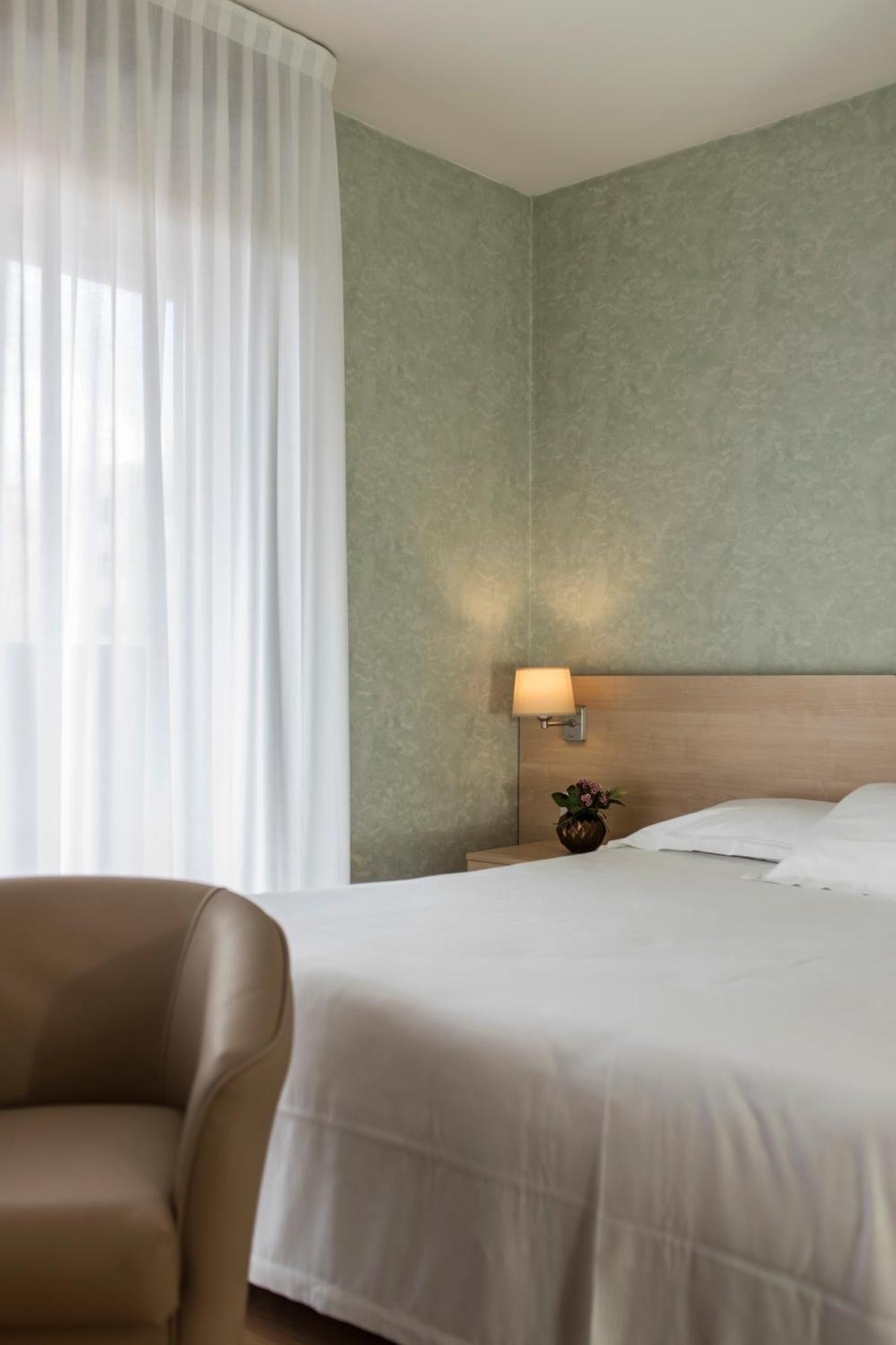 Hotel Donatello Імола Екстер'єр фото