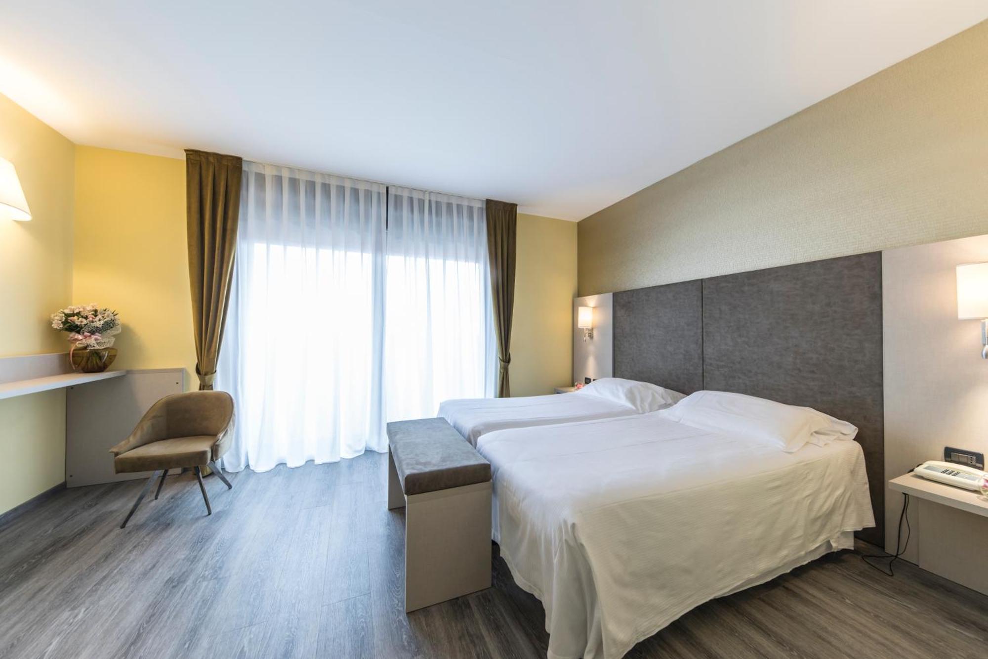 Hotel Donatello Імола Екстер'єр фото