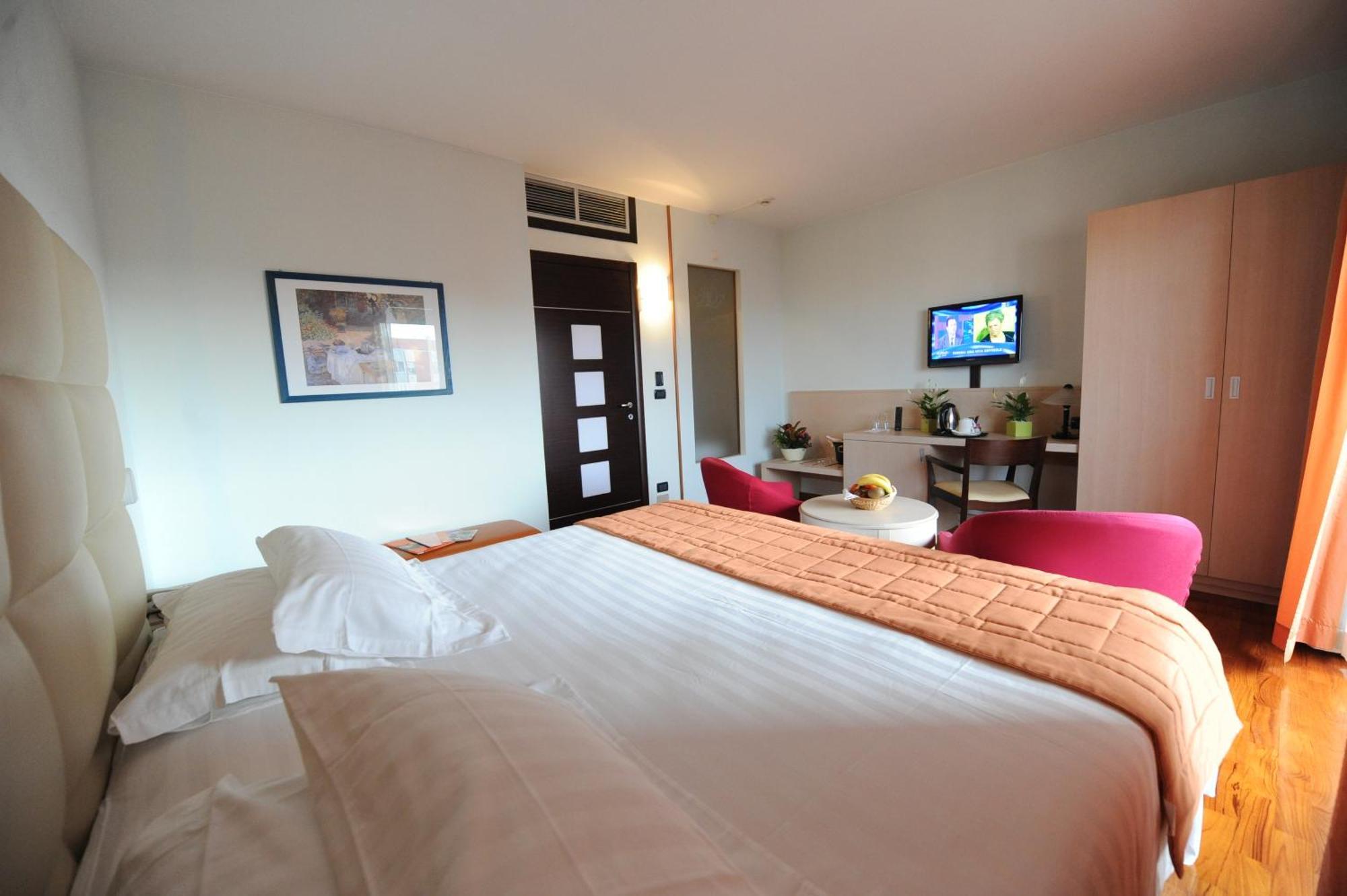 Hotel Donatello Імола Екстер'єр фото