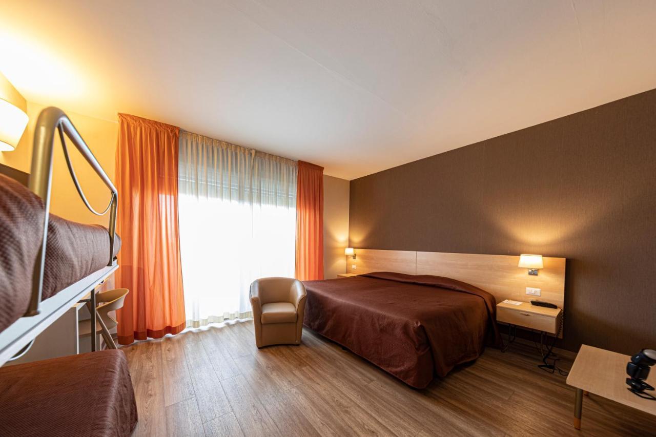 Hotel Donatello Імола Екстер'єр фото
