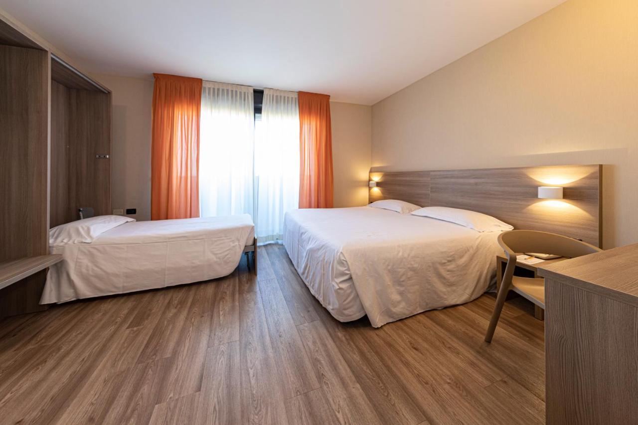 Hotel Donatello Імола Екстер'єр фото