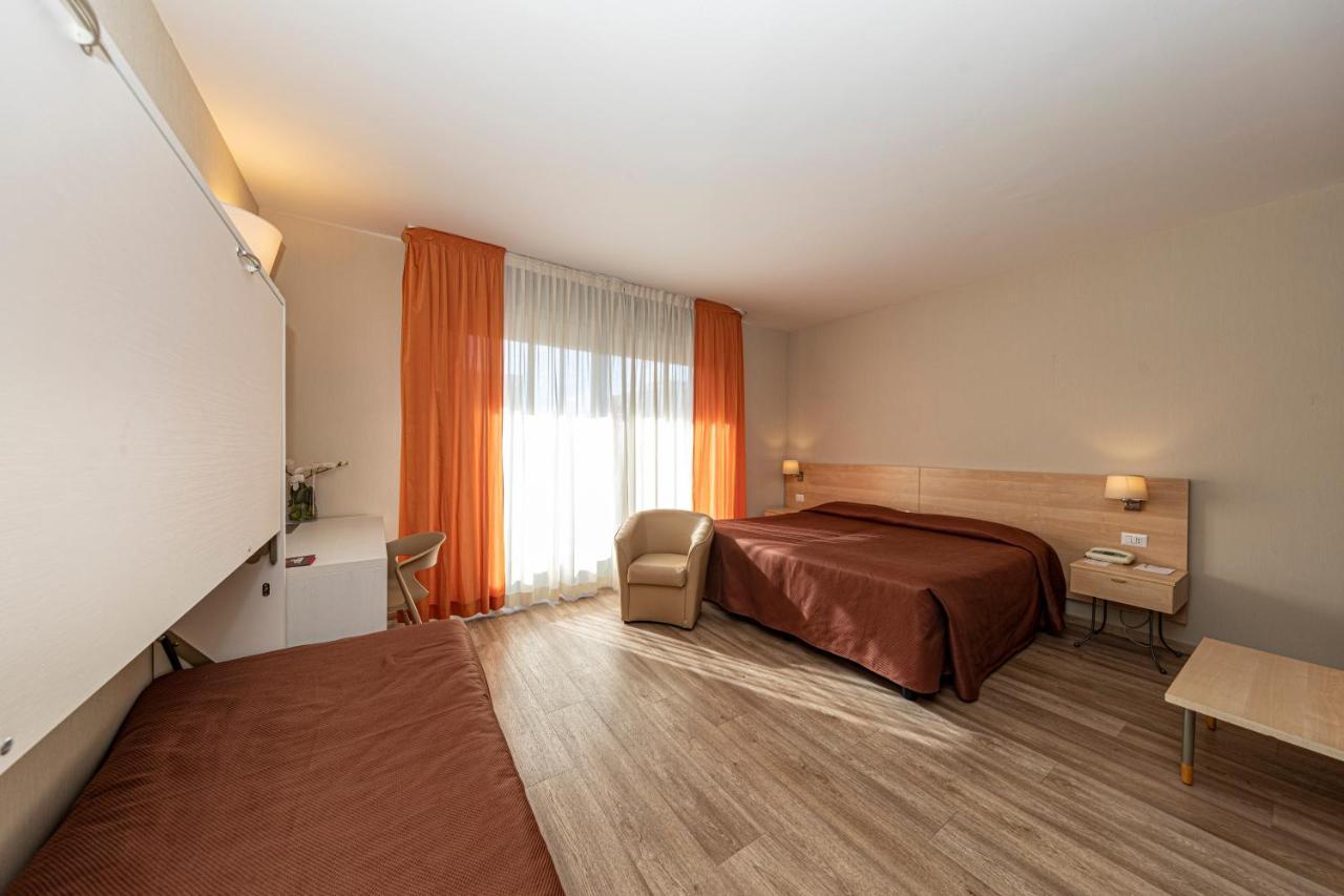 Hotel Donatello Імола Екстер'єр фото